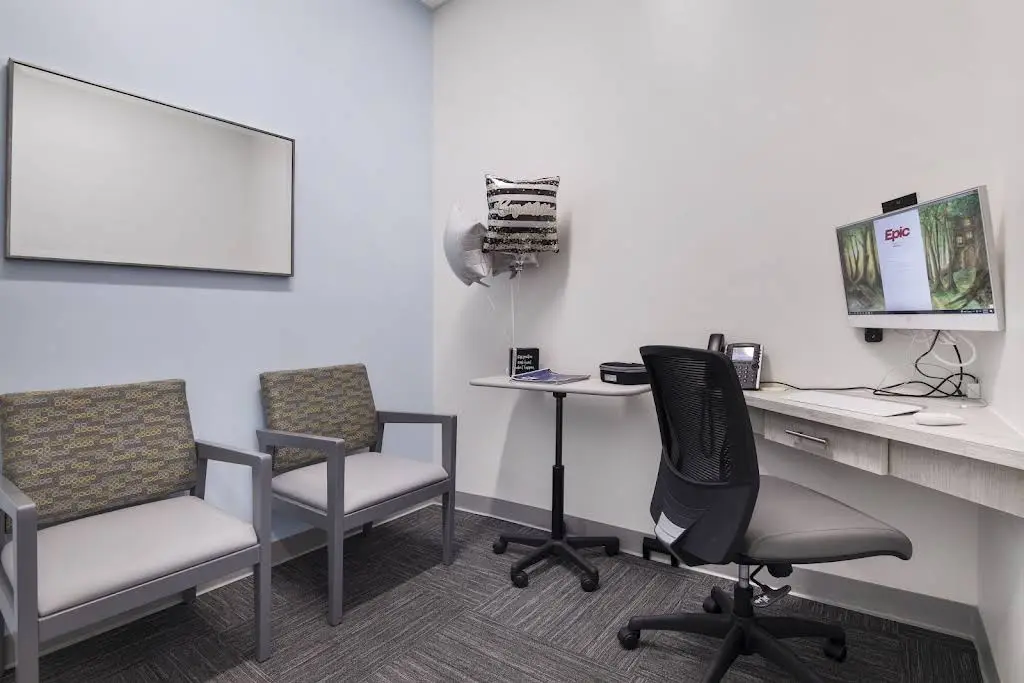 Miramar Modern Dentistry - Professional dental clinic exterior with modern facilities