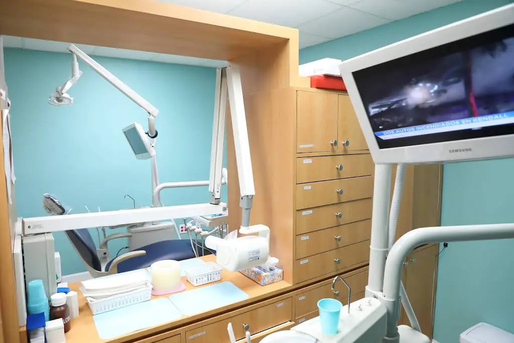Miramar Dental Center - Professional dental clinic exterior with modern facilities