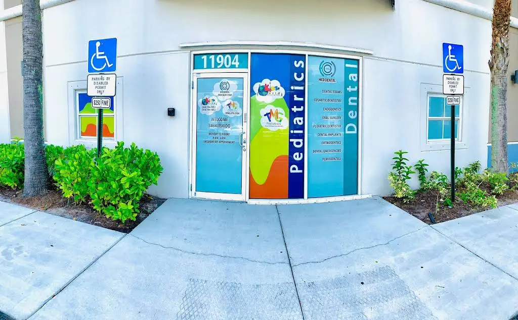 HCO DENTAL - Professional dental clinic exterior with modern facilities
