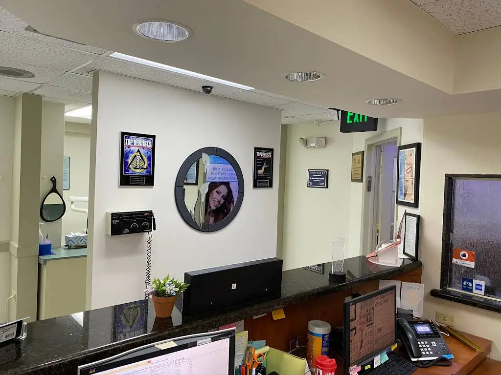 Smile Expert Design Center by Dr. Jean-Jacques Edderai
