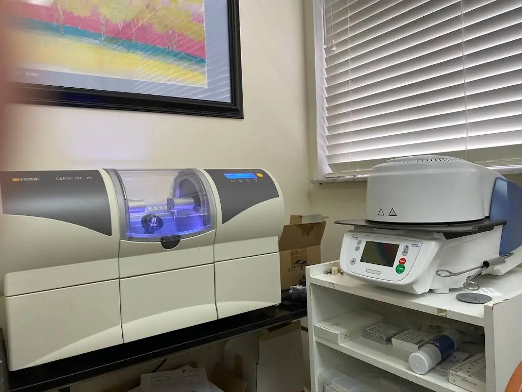 Smile Expert Design Center by Dr. Jean-Jacques Edderai