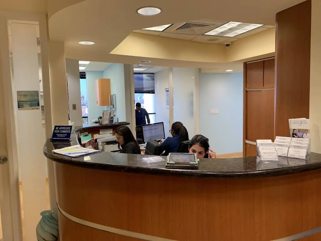 Dental Options - Aventura - Professional dental clinic exterior with modern facilities