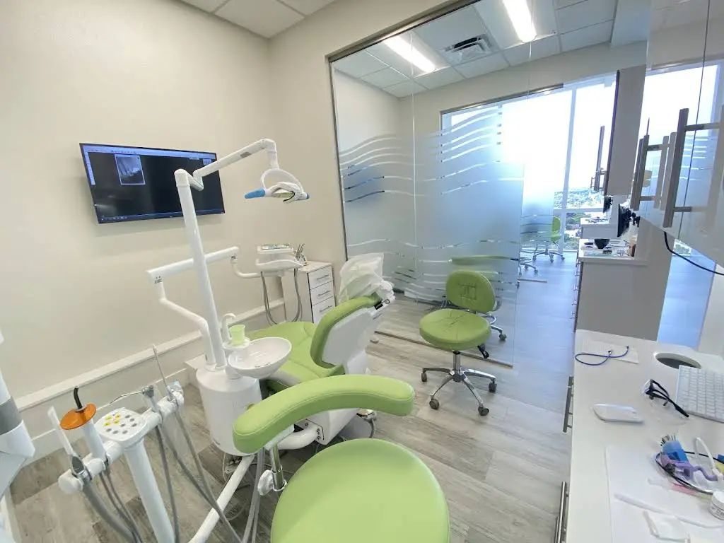 Aventura Dental Center - Professional dental clinic exterior with modern facilities