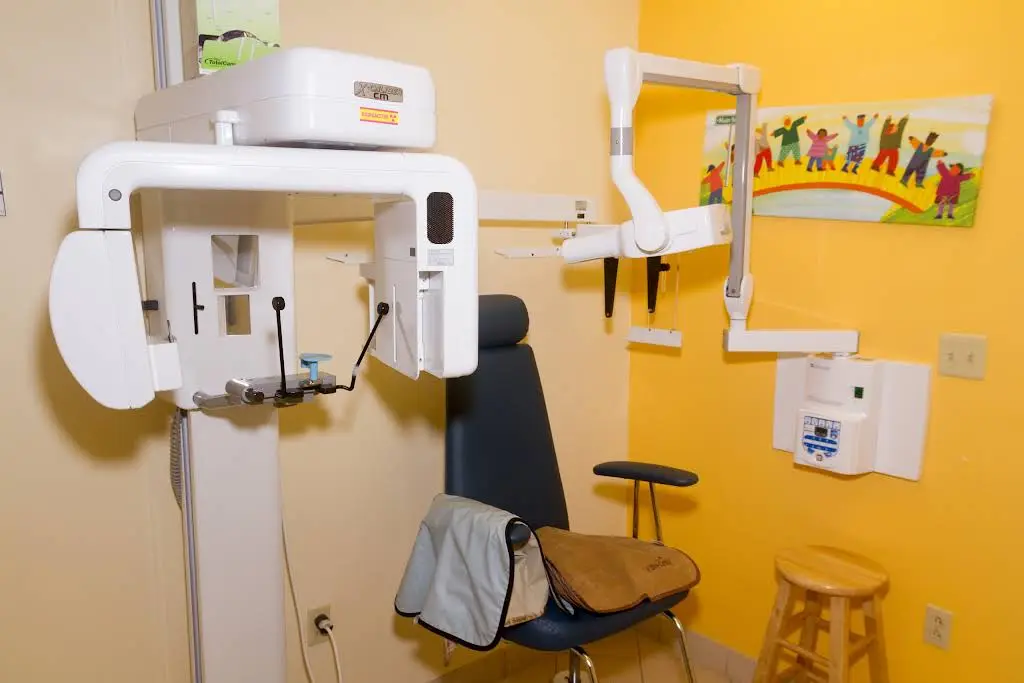 Main Street Children's Dentistry of Miami Lakes - Professional dental clinic exterior with modern facilities