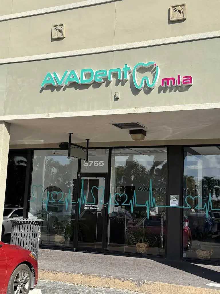 AVADent Miami - Professional dental clinic exterior with modern facilities