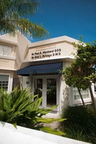 Marchand & Zuluaga Aesthetic Smile - Professional dental clinic exterior with modern facilities
