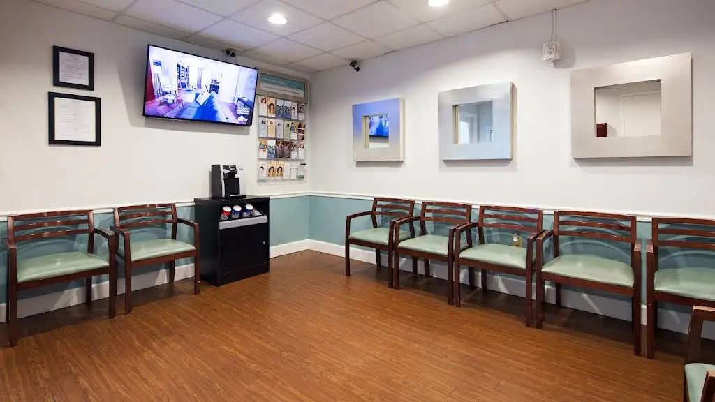 Miami Beach Dental Center - Professional dental clinic exterior with modern facilities