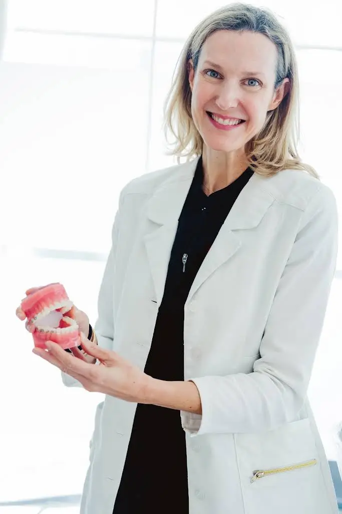 deRoode Orthodontics - Professional dental clinic exterior with modern facilities