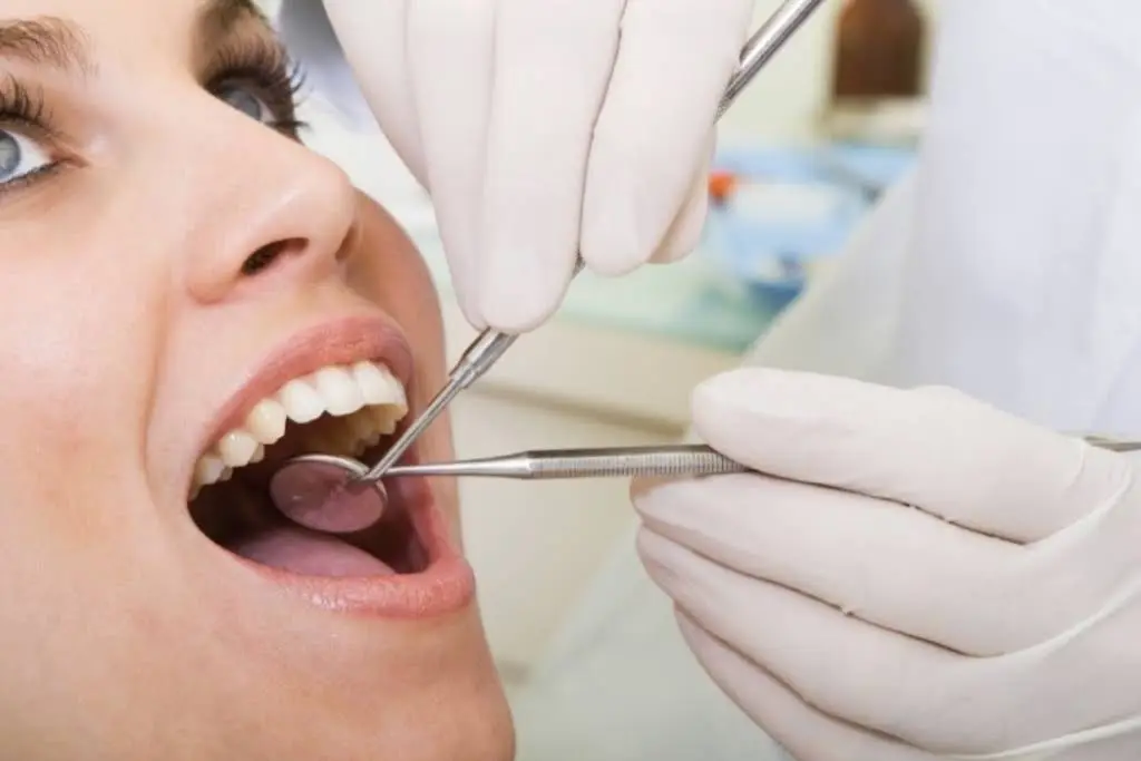 Dr. Luis F. Felipe-Vignau - Professional dental clinic exterior with modern facilities
