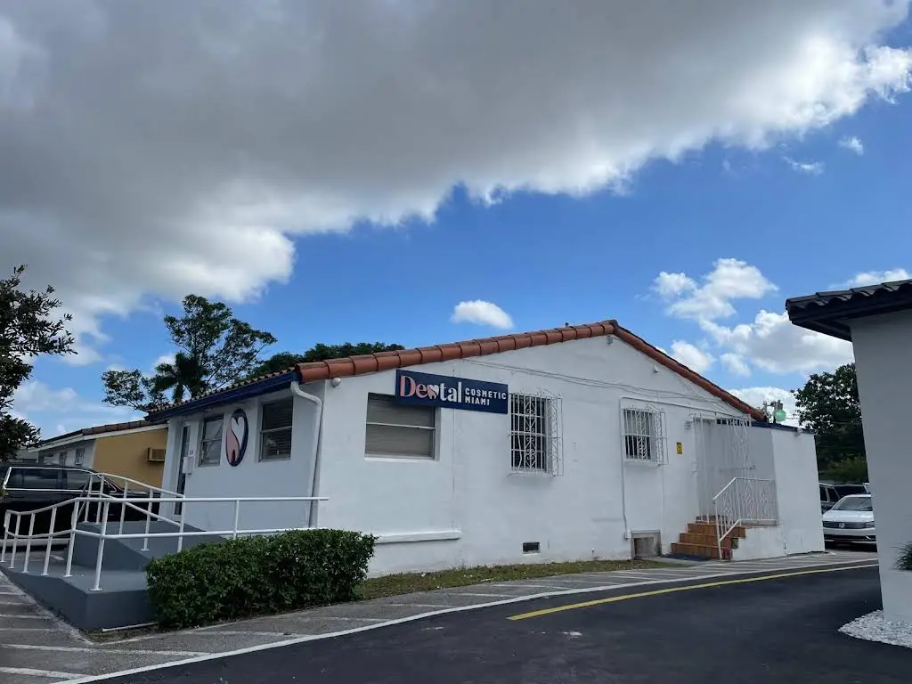 Dental Cosmetic Miami - Professional dental clinic exterior with modern facilities