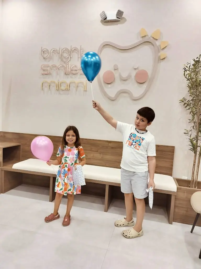 Bright Smiles Miami - Professional dental clinic exterior with modern facilities