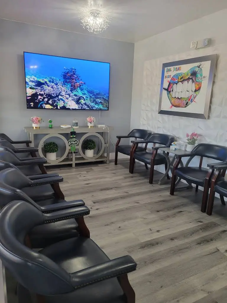 Vento Dental / Dr Yosvany J. Vento DDS,PA - Professional dental clinic exterior with modern facilities