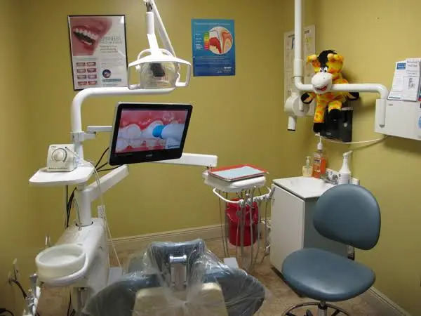 Miami Modern Dental - Professional dental clinic exterior with modern facilities