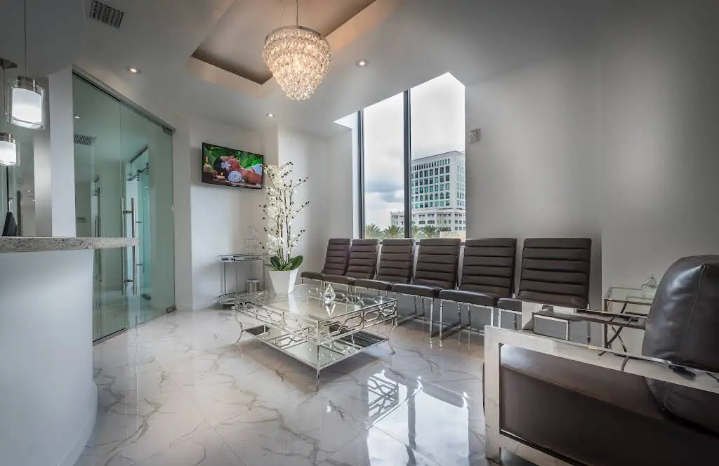 Miami Smile Institute - Professional dental clinic exterior with modern facilities