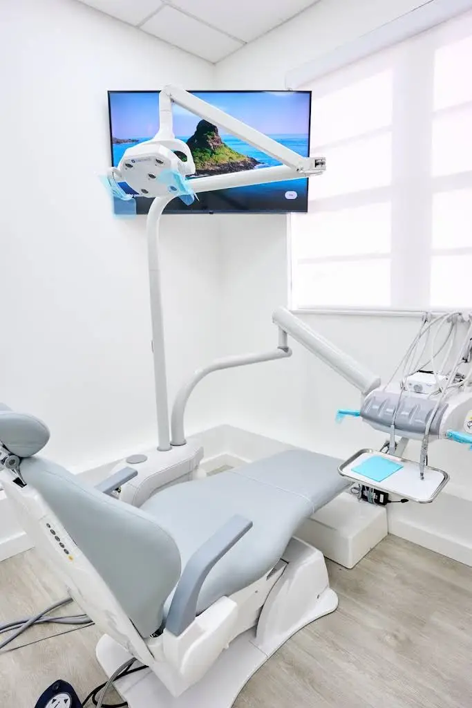 Flossy Smiles Dental Implants & Aesthetics