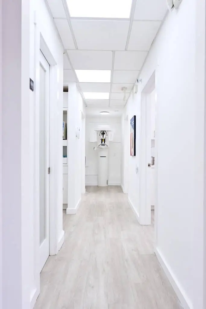Flossy Smiles Dental Implants & Aesthetics