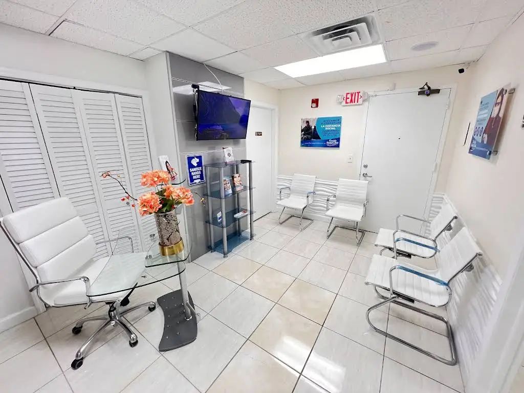 Florida Dental Clinic - Professional dental clinic exterior with modern facilities