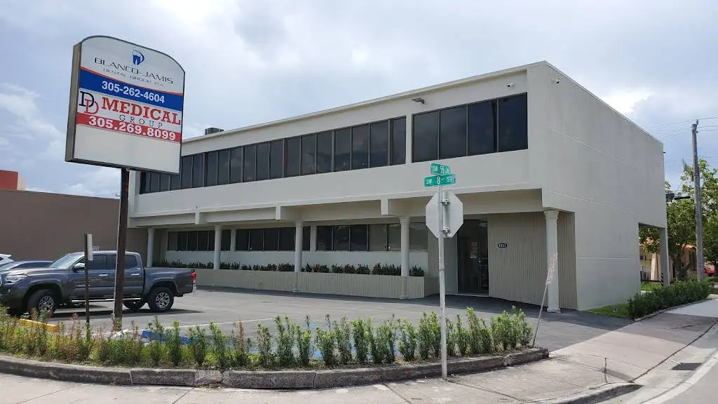 Blanco Jamis Dental Group Coral Gables - Professional dental clinic exterior with modern facilities