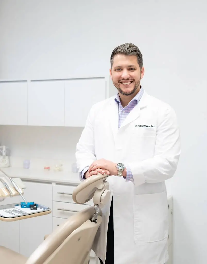 Companioni Dental Smile - Professional dental clinic exterior with modern facilities