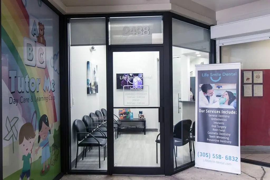 Life Smile Dental by Dr. Edgar Navarrete