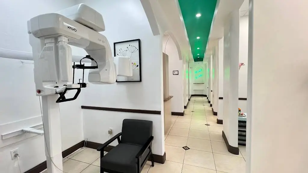 South Dental at Doral - Professional dental clinic exterior with modern facilities