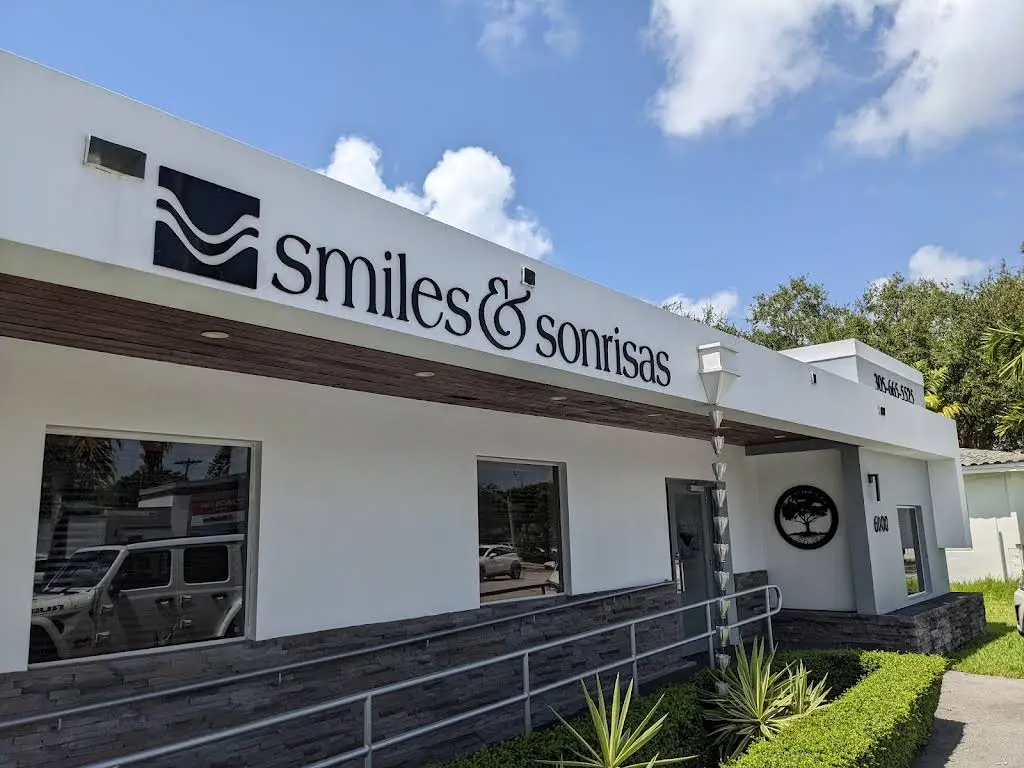 Smiles & Sonrisas Family Dentistry