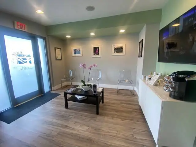 Smiles & Sonrisas Family Dentistry