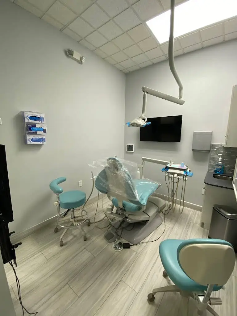 Miami Dental District - Professional dental clinic exterior with modern facilities