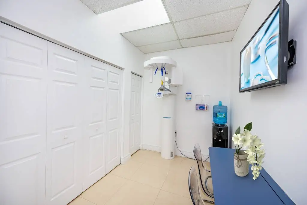 IDR Dentistry - Dr. Ivette Delgado DMD - Professional dental clinic exterior with modern facilities