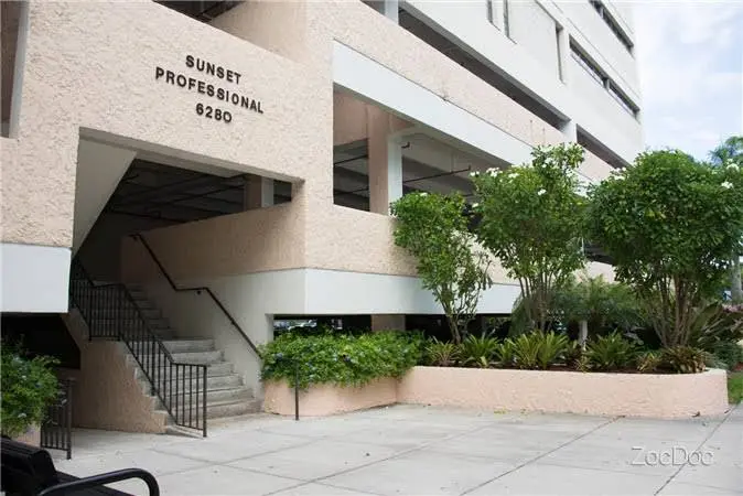 AA South Florida Dentistry - Professional dental clinic exterior with modern facilities