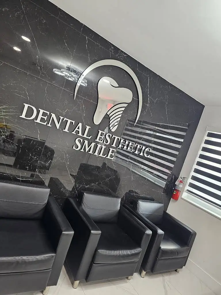 Dental Esthetic Miami - Professional dental clinic exterior with modern facilities