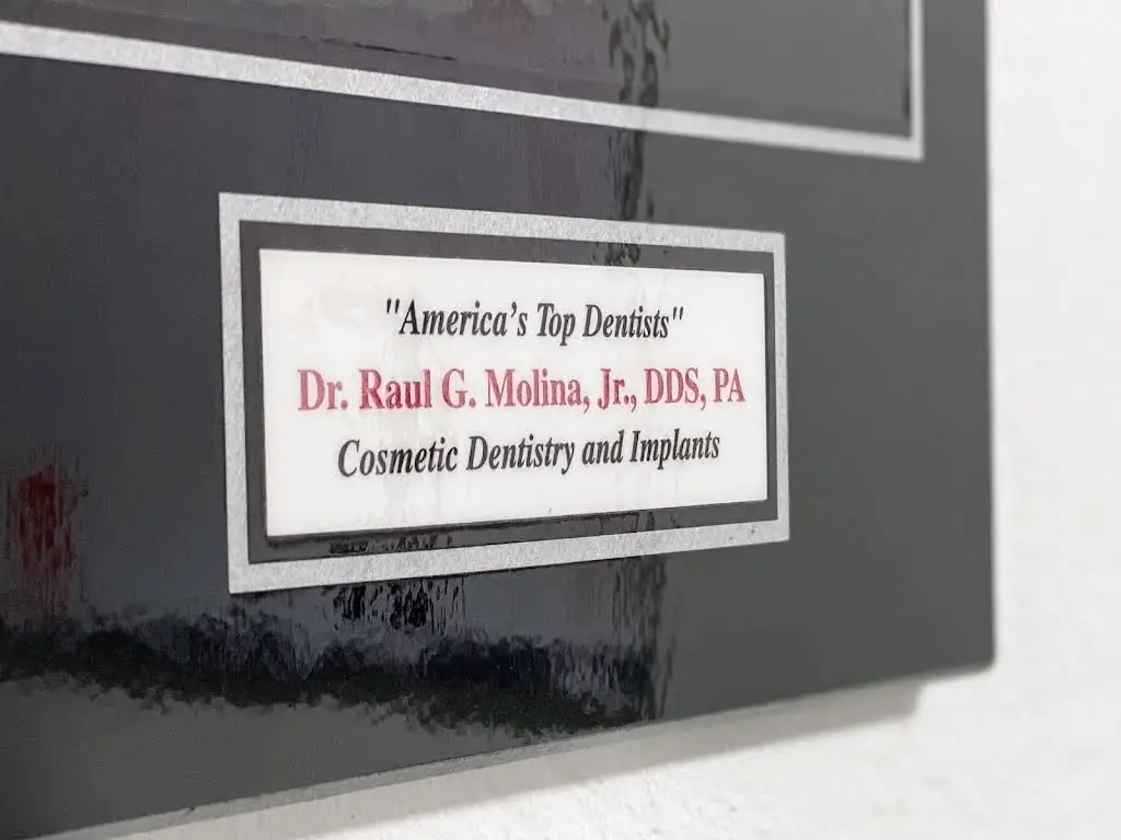 Dr. Raul G. Molina, Jr., DDS, PA - Professional dental clinic exterior with modern facilities