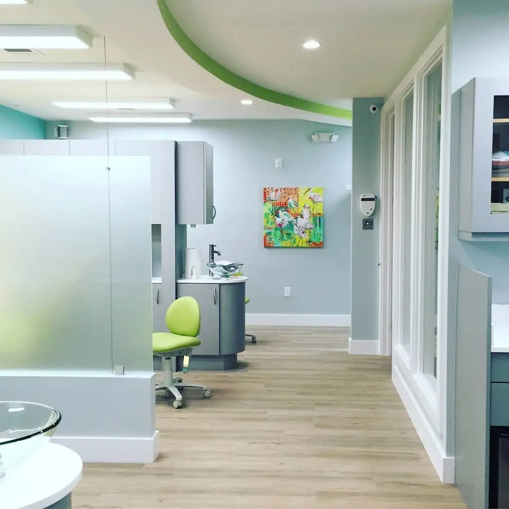 Miami Orthodontic Specialists - Professional dental clinic exterior with modern facilities