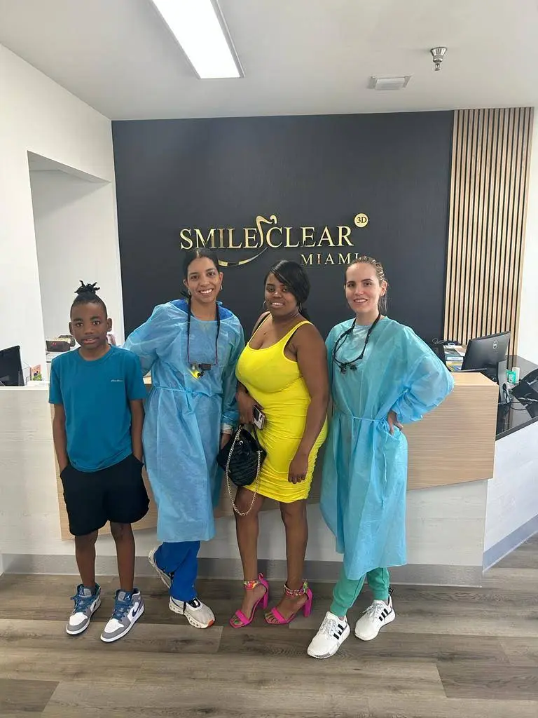 Smile Clear 3D - Professional dental clinic exterior with modern facilities
