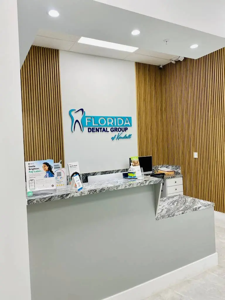 FLORIDA DENTAL GROUP OF KENDALL - Professional dental clinic exterior with modern facilities