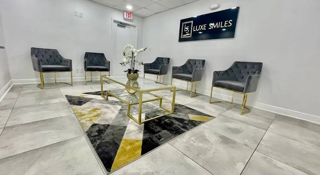 Luxe Smiles Dentist - Professional dental clinic exterior with modern facilities