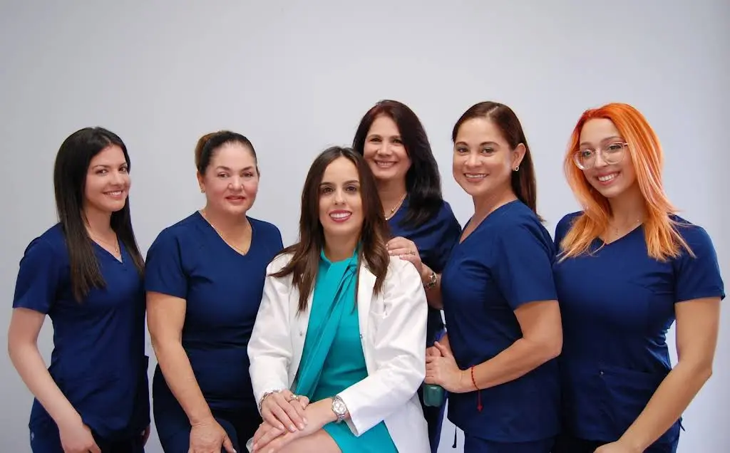 Dr. Lysette González Dental Clinic - Professional dental clinic exterior with modern facilities
