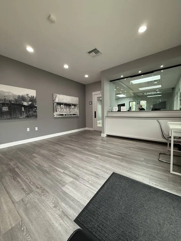 Tallahassee Endodontics: Dr. Phillip A. Simon DMD - Professional dental clinic exterior with modern facilities
