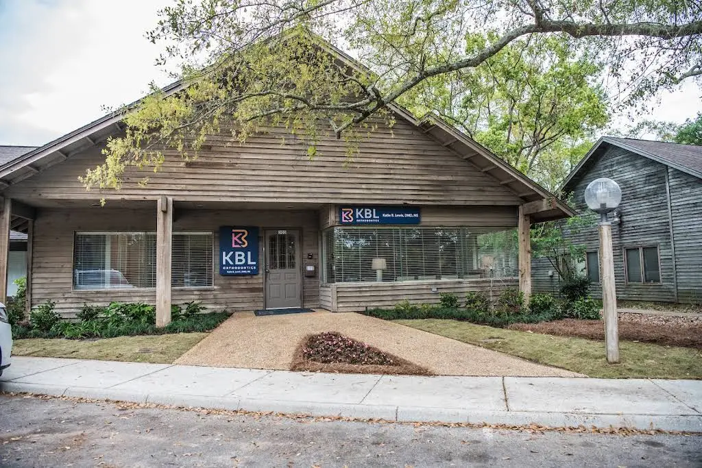 KBL Orthodontics - Professional dental clinic exterior with modern facilities