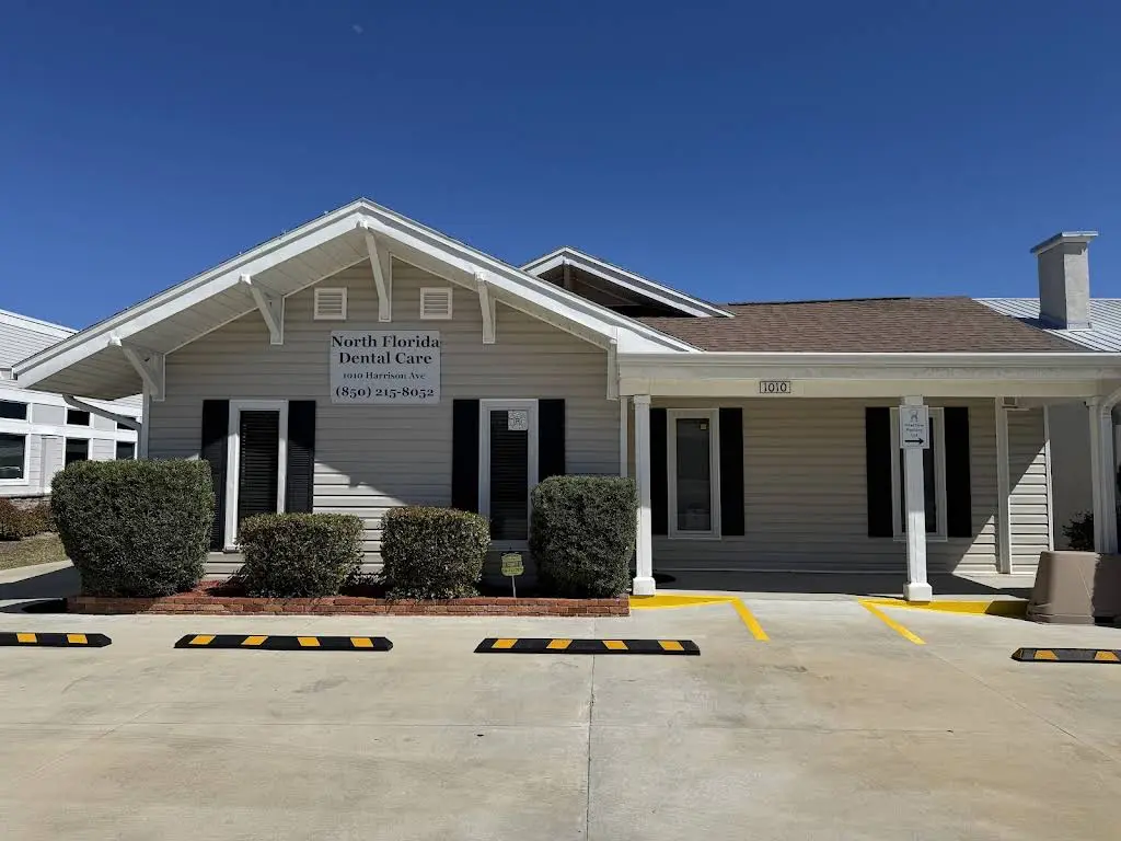 North Florida Dental Care - Susan Steverson Hawkins DMD - Professional dental clinic exterior with modern facilities