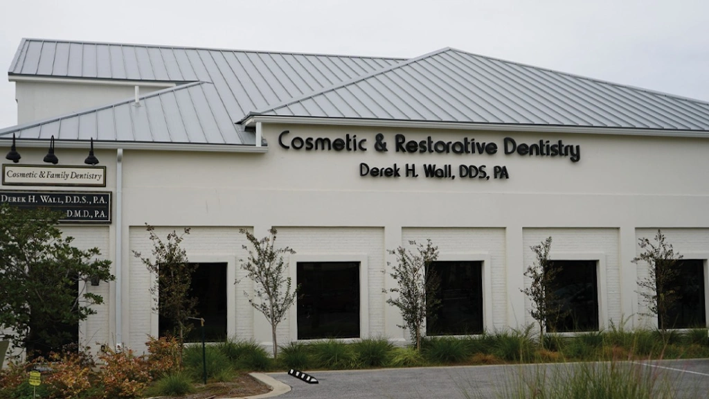 Lynn Haven Family Dentistry: Dr. Derek H. Wall, DDS - Professional dental clinic exterior with modern facilities