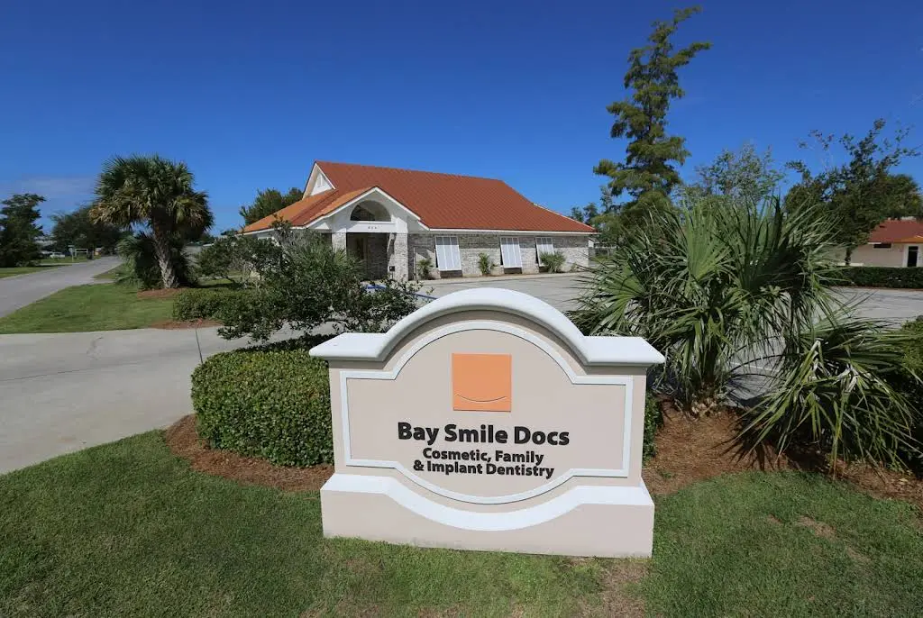 Bay Smile Docs - Professional dental clinic exterior with modern facilities