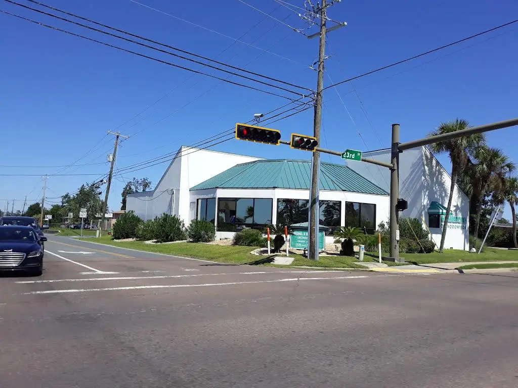 Hanson Orthodontics - Professional dental clinic exterior with modern facilities